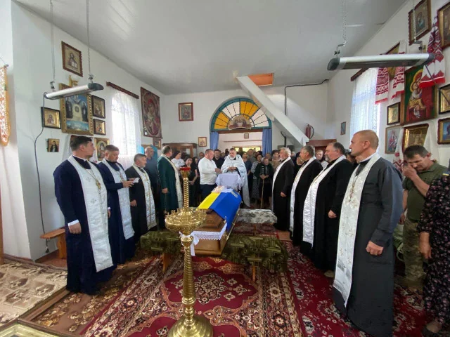 Назавжди в строю: у Павлівській громаді провели в останню дорогу Захисника Вадима Королюка 11