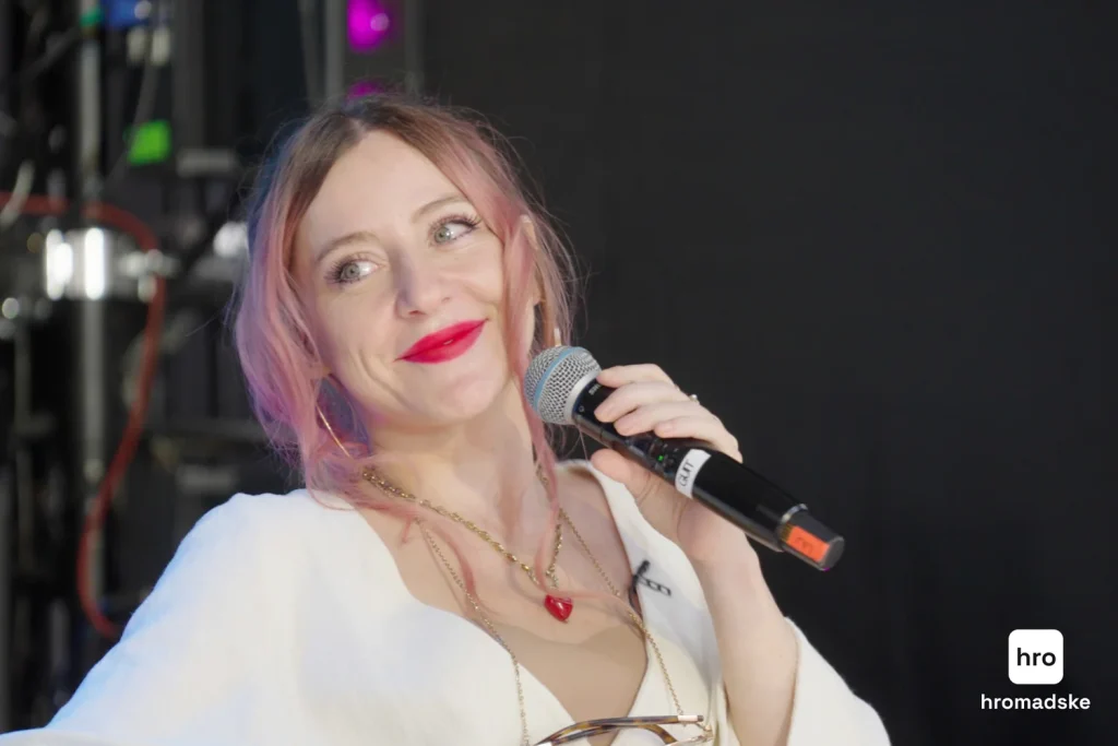 Чи потрібен пісні вірш? Даніела Заюшкіна та Артем Чех про сучасні пісні, вірші класиків та «творчість» ШІ 5