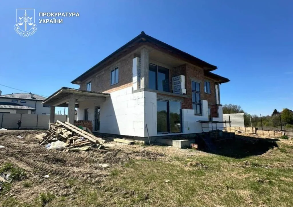 На Волині депутат міськради відправляв підлеглих будувати собі дім — йому оголосили підозру 2