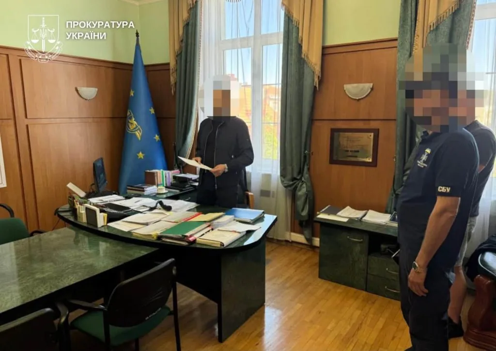 На Волині депутат міськради відправляв підлеглих будувати собі дім — йому оголосили підозру 3