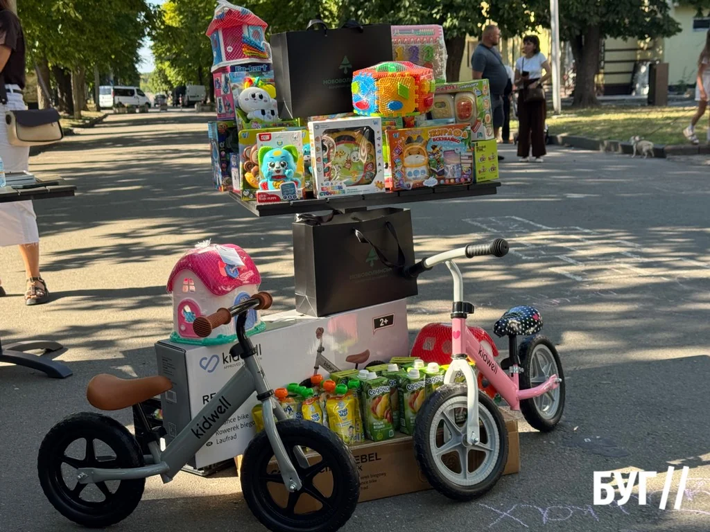 У Нововолинську провели традиційні змагання для найменших «Забіг у повзунках» 4