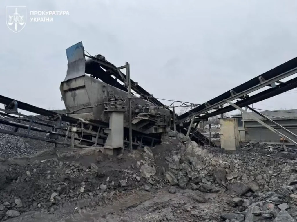 На Волині директору підприємства оголосили нову підозру через продаж незаконно видобутих копалин 3