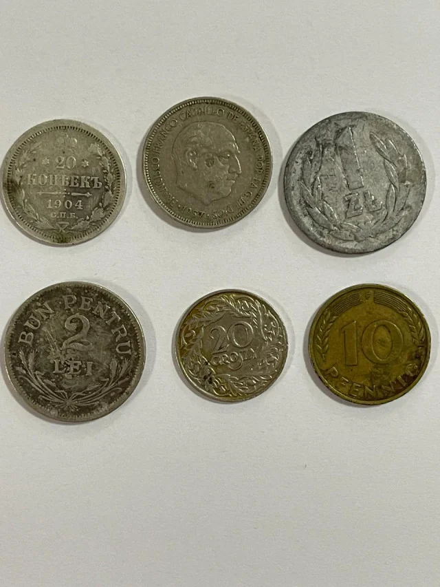 Волинська митниця продає конфісковані монети та гітари 2
