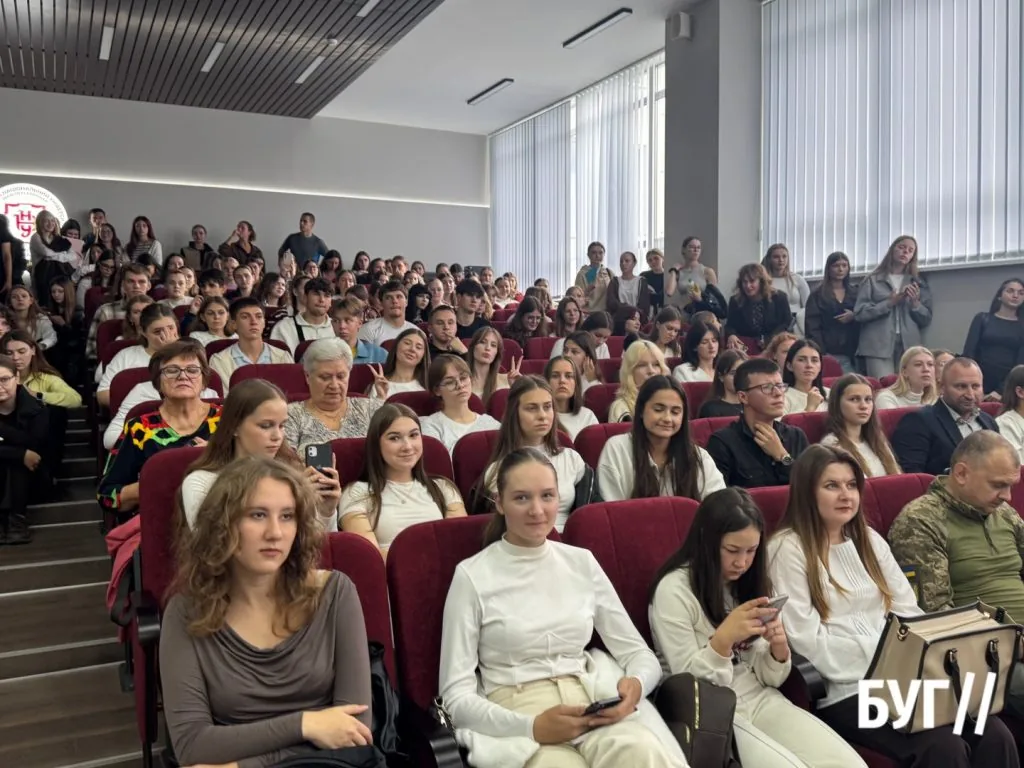 У Луцьку відбулася творча зустріч із Василем Шклярем 6
