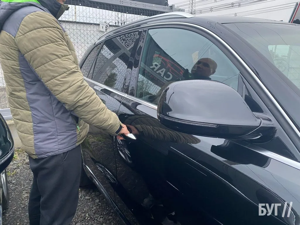 «Ринок «стоїть», знижуємо ціну, щоб продати машину»: репортаж із Луцького авторинку 5