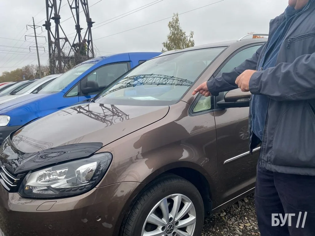 «Ринок «стоїть», знижуємо ціну, щоб продати машину»: репортаж із Луцького авторинку 3