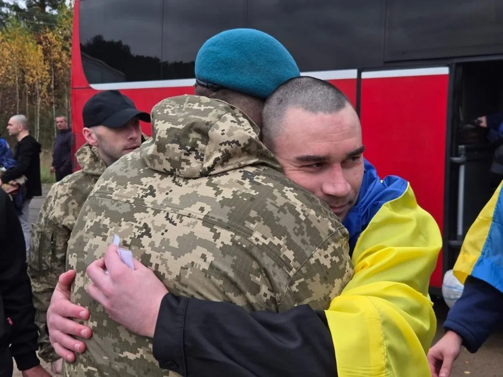 270 українських воїнів повернулися з російського полону 7