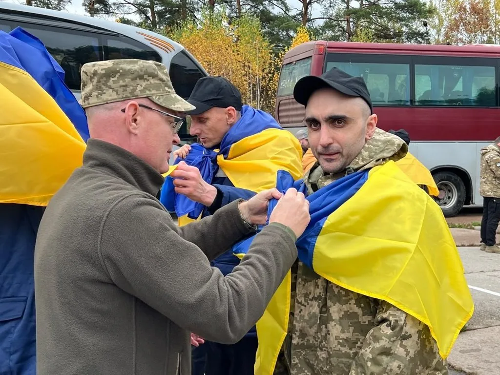 270 українських воїнів повернулися з російського полону 8